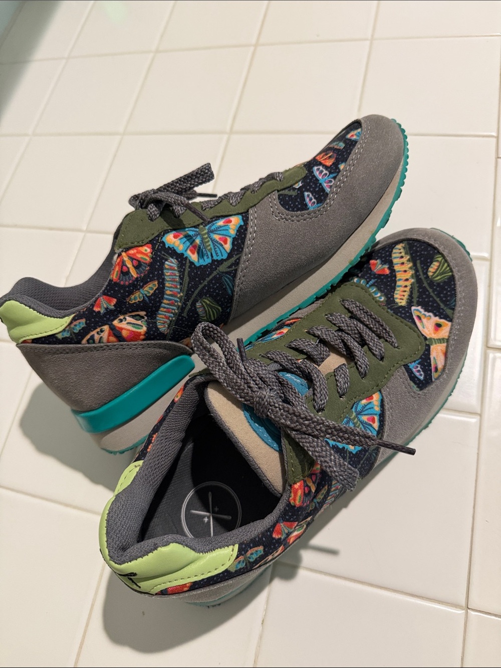 inkkas Women’s Butterfly Print Sneakers - Picture 8 of 8